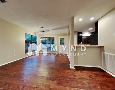 102 Summer Crest Cir - Photo Thumbnail 2