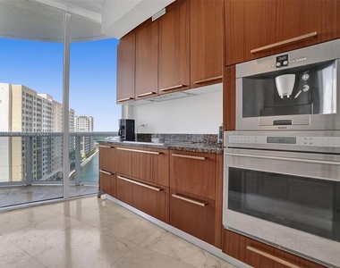 16001 Collins Ave - Photo Thumbnail 17