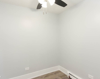 6201 N. Kenmore, Unit 405 - Photo Thumbnail 11