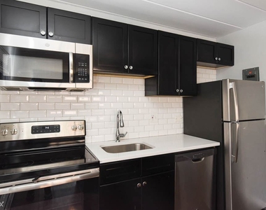 6007 N. Kenmore, Unit 104 - Photo Thumbnail 5