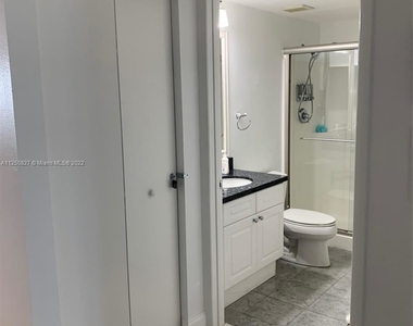 17050 N Bay Rd Apt 804 - Photo Thumbnail 11