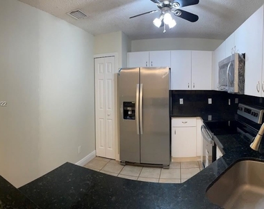 11432 Sw 17th Ct - Photo Thumbnail 3