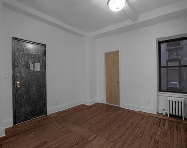 1 Bedroom Apart on the UWS Part-Time Doorman, Laundry in Building and Fitness Center - Photo Thumbnail 2