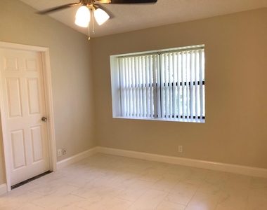 3711 Carambola Circle N - Photo Thumbnail 15