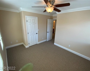 5550 Golden Palms Court - Photo Thumbnail 23