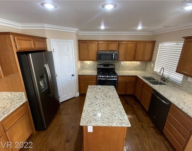 5550 Golden Palms Court - Photo Thumbnail 7