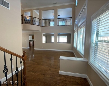 5550 Golden Palms Court - Photo Thumbnail 2