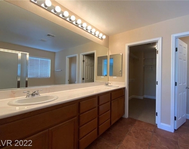 5550 Golden Palms Court - Photo Thumbnail 20