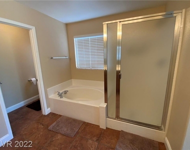 5550 Golden Palms Court - Photo Thumbnail 19