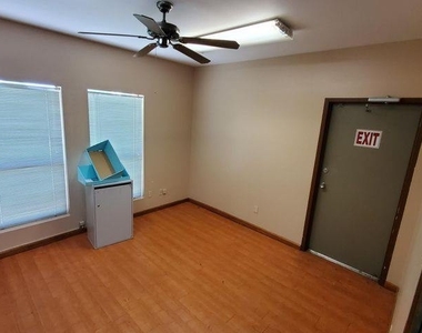 2900 Moss St Unit A - Photo Thumbnail 4