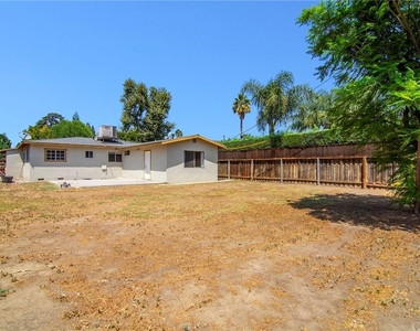 22712 Dolorosa Street - Photo Thumbnail 13