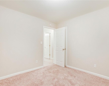 5819 Darry Circle - Photo Thumbnail 22