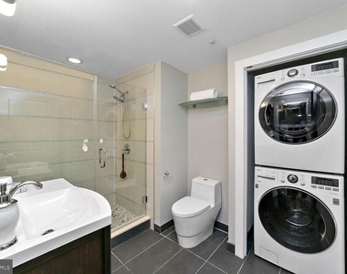 1241 Buttonwood St #3a - Photo Thumbnail 8