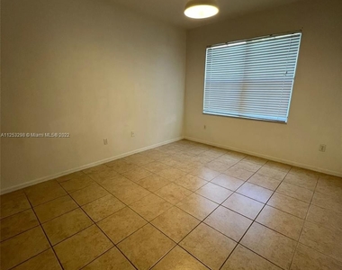 8900 Nw 107 Ct - Photo Thumbnail 15