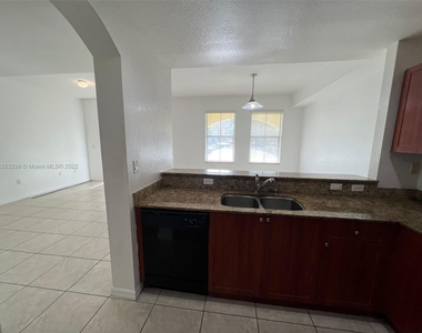 8900 Nw 107 Ct - Photo Thumbnail 5