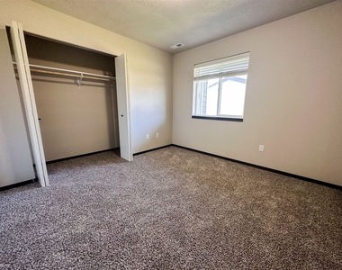 806 Justus Ave Unit 1 - Photo Thumbnail 5