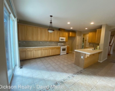 2847 Falcon Ridge Dr - Photo Thumbnail 9