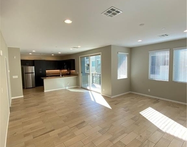 11237 Rainbow Peak Avenue - Photo Thumbnail 7