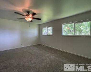 102 Smithridge Park - Photo Thumbnail 11