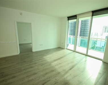 951 Brickell Ave - Photo Thumbnail 7