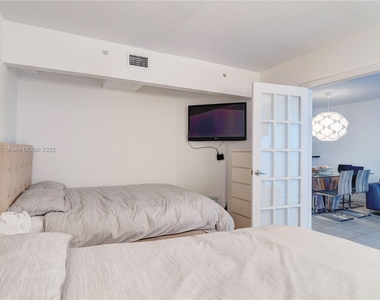 9195 Collins Ave - Photo Thumbnail 19