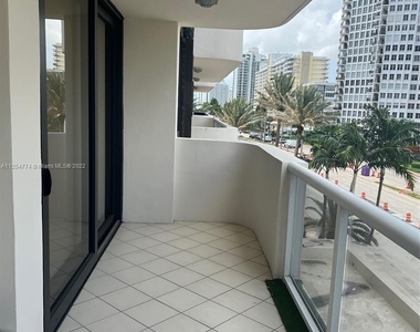 5757 Collins Ave - Photo Thumbnail 16