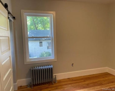 14 Hasbrouck Avenue - Photo Thumbnail 20