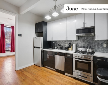 310 Tompkins Avenue - Photo Thumbnail 4