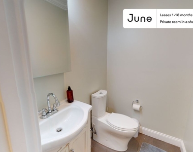 490 Washington Street - Photo Thumbnail 17