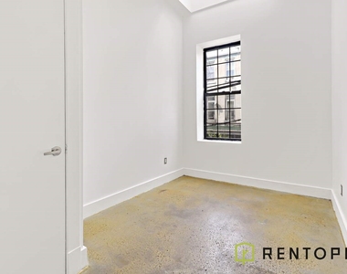 753 Lexington Avenue - Photo Thumbnail 5