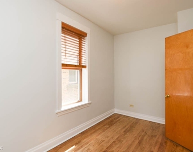 3531 N. Bell, Unit 2 - Photo Thumbnail 15