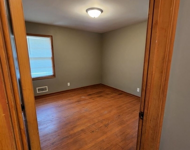 5726 Larimore Ave - Photo Thumbnail 8