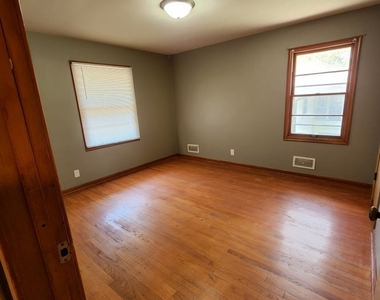 5726 Larimore Ave - Photo Thumbnail 7