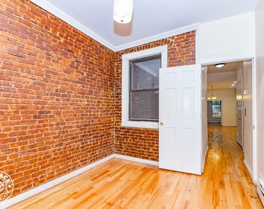 135 Rogers Avenue - Photo Thumbnail 6