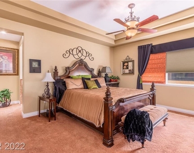 9205 Tesoras Drive - Photo Thumbnail 17