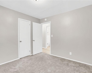 2579 Woodgreen Drive - Photo Thumbnail 21