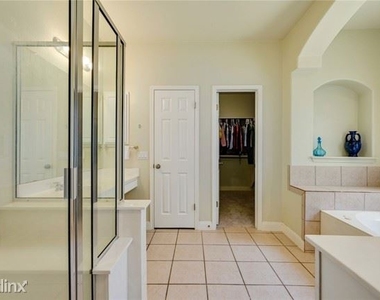 2507 Crenshaw Dr - Photo Thumbnail 14