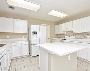 302 Edgewood Cv - Photo Thumbnail 18