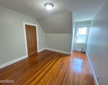 18 Pleasant St Apt 3 - Photo Thumbnail 11