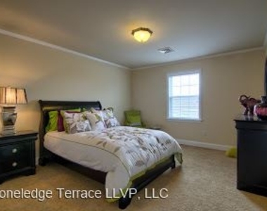 18 Stoneledge Drive - Photo Thumbnail 2