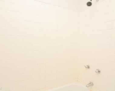 5858 N. Sheridan, Unit 207 - Photo Thumbnail 14