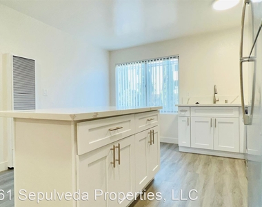 6861 Sepulveda Blvd - Photo Thumbnail 6