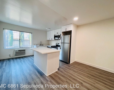 6861 Sepulveda Blvd - Photo Thumbnail 8