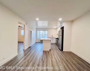 6861 Sepulveda Blvd - Photo Thumbnail 7