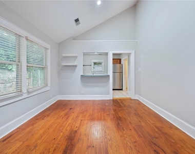 1489 Kenwood Avenue Nw - Photo Thumbnail 3