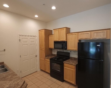 14575 W Mountain View Boulevard - Photo Thumbnail 6