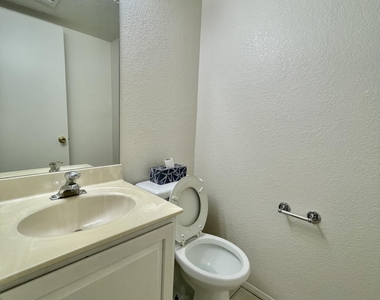 1102 W Peoria Avenue - Photo Thumbnail 10