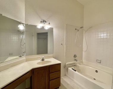 1102 W Peoria Avenue - Photo Thumbnail 13