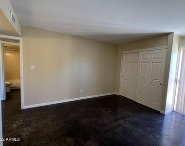 1718 E Campbell Avenue - Photo Thumbnail 18