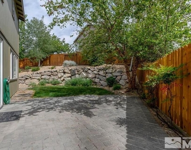 2416 Crestone Dr - Photo Thumbnail 10